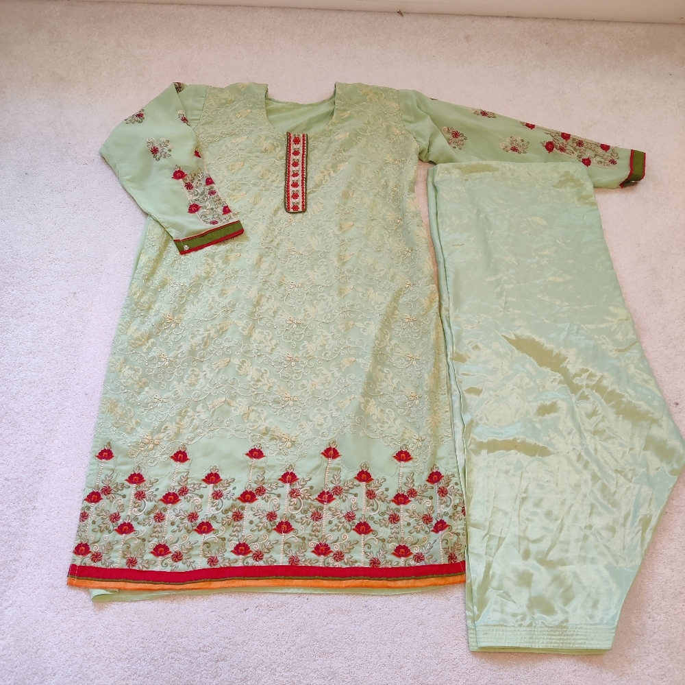 Pakistani /Indian shalwar kameez
